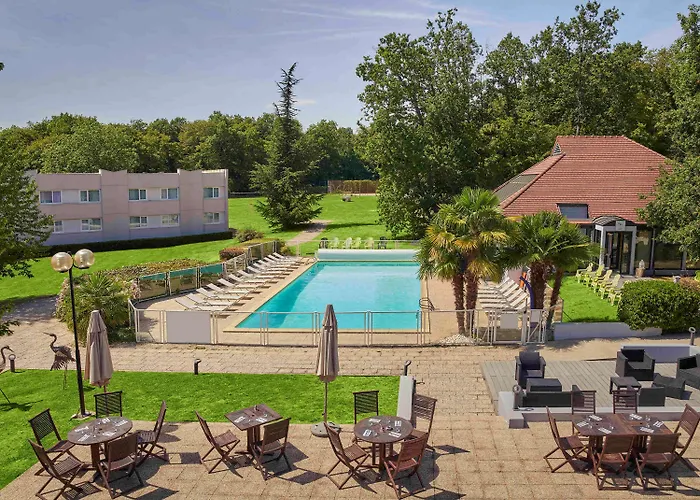 Novotel Fontainebleau Ury photo