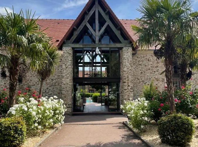 Hotel Les Suites - Domaine De Crecy photo