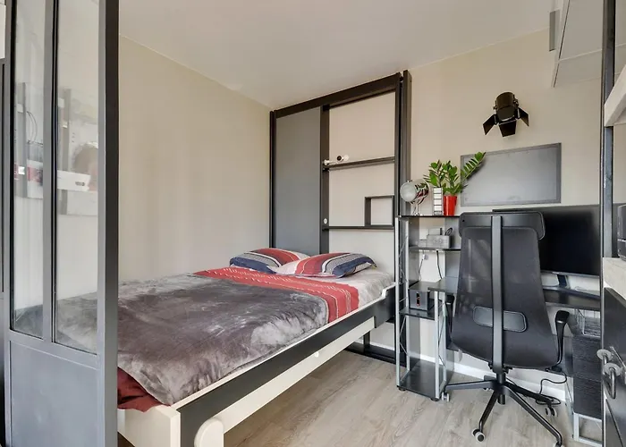 Apartment With Balcony Near Metro 4 Montrouge photo