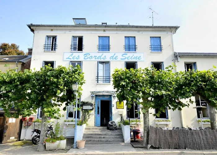 Logis Hotel & Restaurant - Les Bords De Seine La Roche-Guyon photo