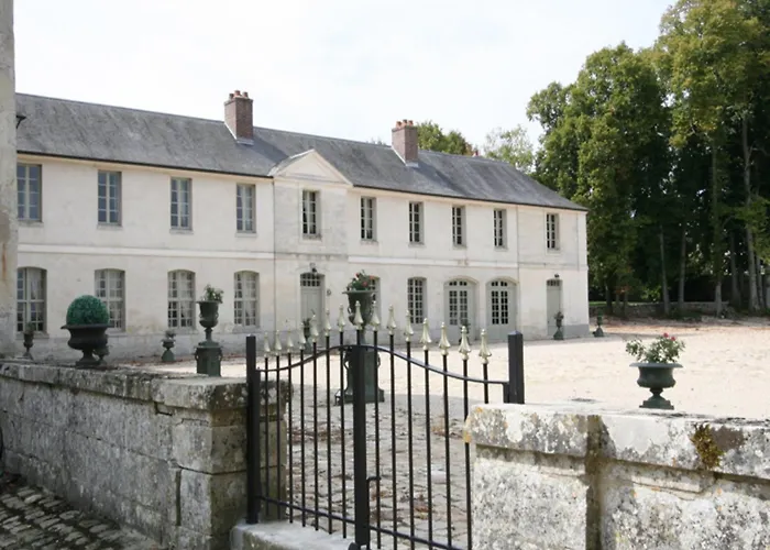 Chateau De Maudetour photo