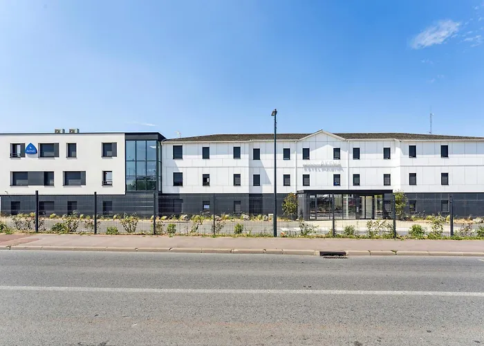 Hotel Akena Pierrelaye photo