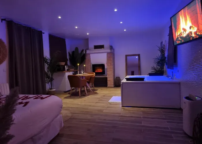 Photo de Escapade En Amoureux Loft De Charme Jacuzzi Et Jardin Prive Proche Paris Saint-Prix 