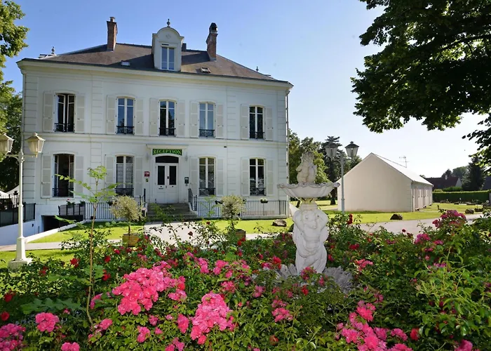 Logis - Hostellerie Le Chatel Nangis photo