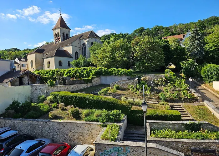 Фото Апартаменты L' Eglise - 2 Pieces Avec Balcon Au Dernier Etage Vue Paris Saint-Prix 