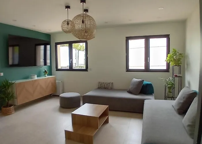 صورة Family Home With Garden Feucherolles