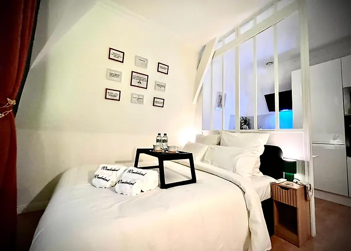 Photo de Appartement Luxury Trip To Alice'S Country à Quincy-sous-Sénart