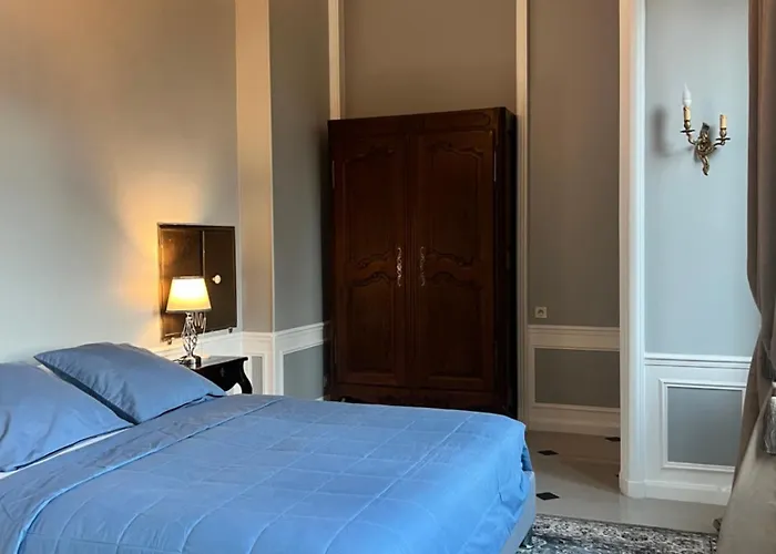 Chateau De Crenille -Appartements Chaumes-en-Brie 사진