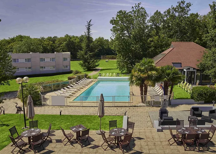 Novotel Fontainebleau Ury foto