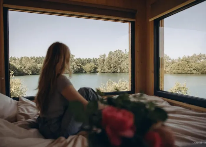 Lodge Panoramique Grand Confort Au Bord D'Un Etang Misy-sur-Yonneの写真