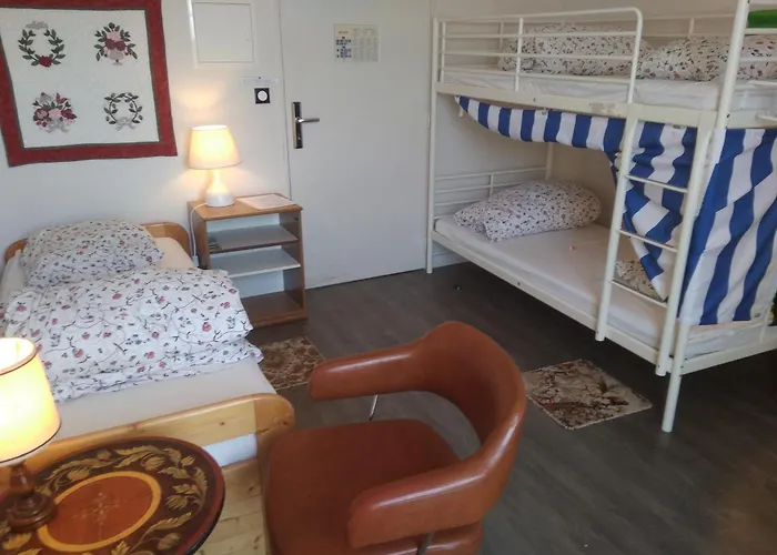 Fontaineblhostel Hostel & Camping Near Fontainebleau La Chapelle-la-Reine foto