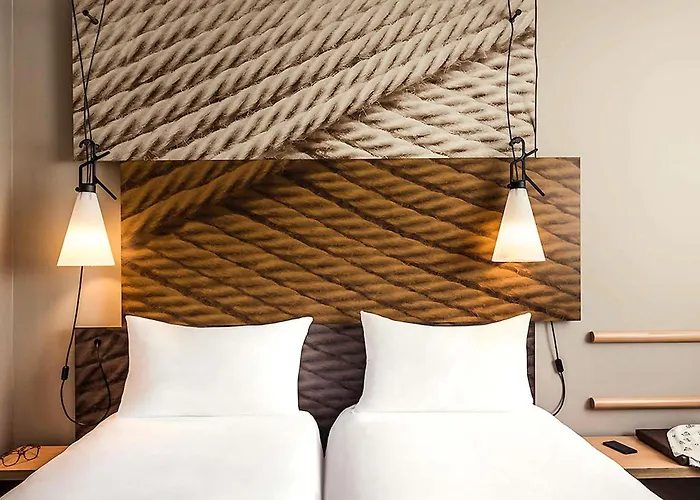 伊夫林省韦洛德罗姆圣康坦宜必思酒店 蒙蒂尼勒布勒托讷照片