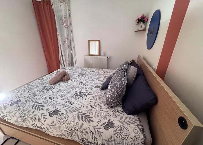 Small 2 Room Cocoon In A Luxury Building Lognes photo