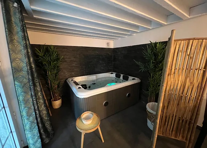 Love Room Avec Jacuzzi Privatif Champs-Sur-Marne fotoğrafı