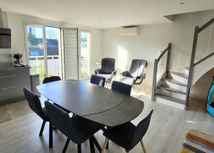 Photo de Appartement Duplex 105m2 Terrasse et Balnéo - Parking Privé - Proche Paris à Saint-Brice-sous-Forêt