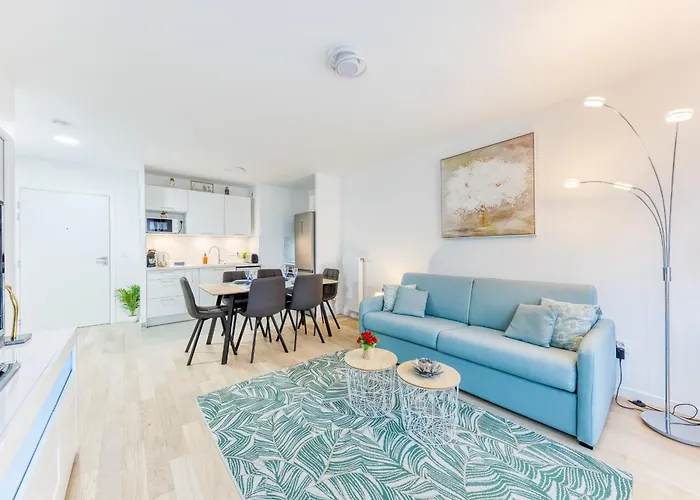 Photo de Appartement New Luxury - Private Underground Parking - M8 & Rer D à Maisons-Alfort